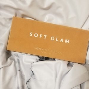 ANASTASIA BEVERLY HILLS soft glam palette